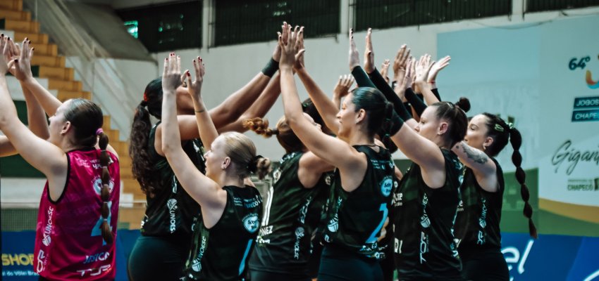 Chapec&oacute; mostra for&ccedil;a, vence o Sesi Bauru e embala na Superliga B