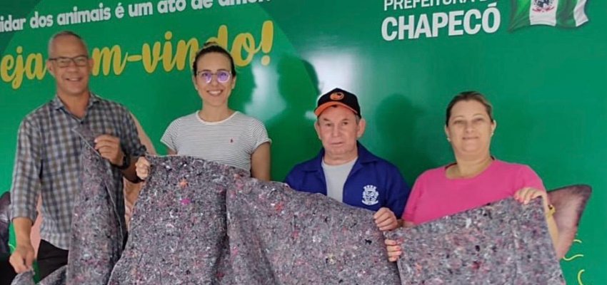 Bolsistas do Programa Frentes de Trabalho produzem mantas para o NAPA