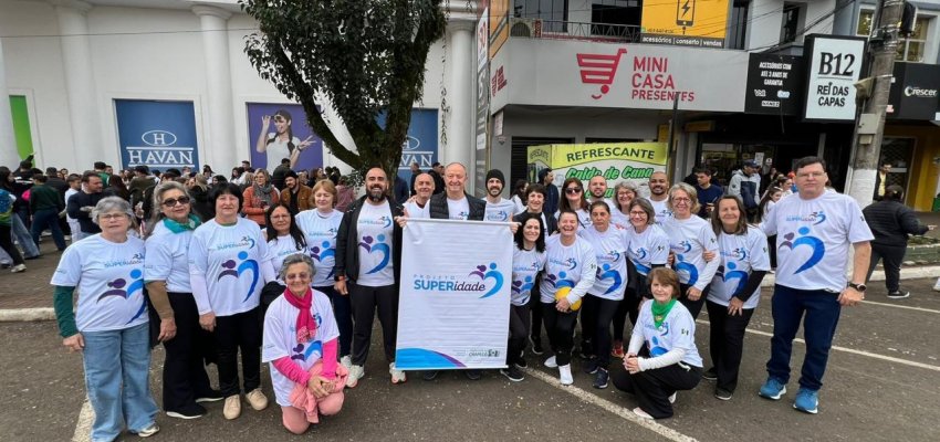 Programa Superidade realiza aul&atilde;o de gin&aacute;stica e entrega mais de 1.400 agasalhos em Chapec&oacute;