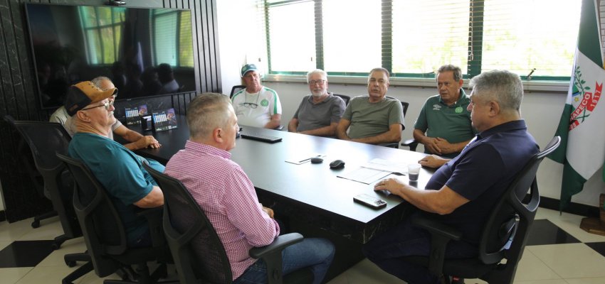 Prefeitura e Conselho Comunit&aacute;rio do Bairro Santa Maria tratam sobre amplia&ccedil;&atilde;o de pavilh&atilde;o