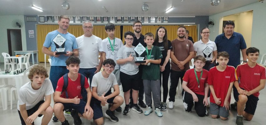 Jovens talentos do xadrez se destacam na Fase Municipal dos JESC em Chapec&oacute;