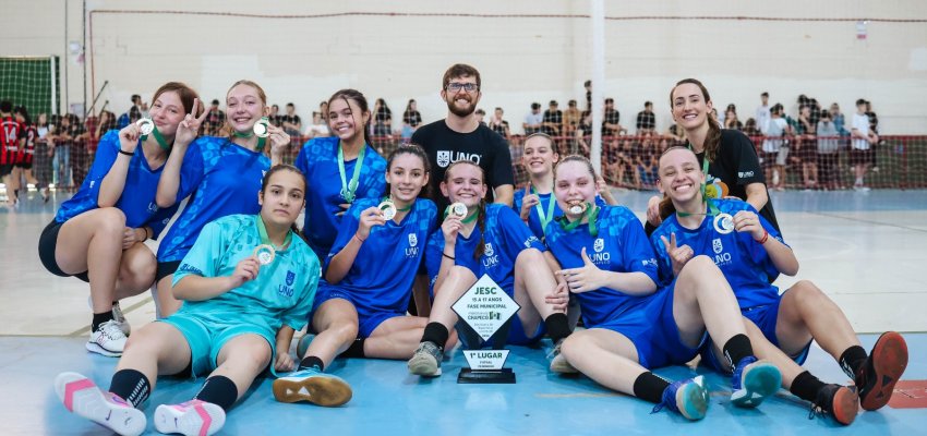 Col&eacute;gio Unochapec&oacute; &eacute; campe&atilde;o do futsal feminino 15 a 17 nos Jogos Escolares