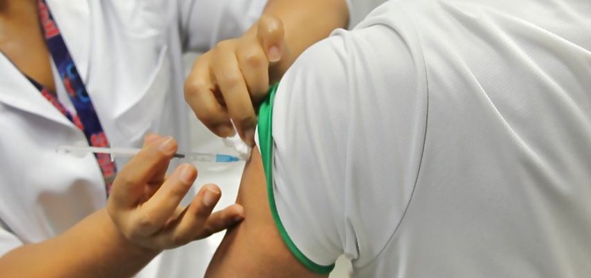 Vacina&ccedil;&atilde;o contra gripe supera 2,7 mil doses e segue em 28 unidades em Chapec&oacute;