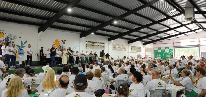 Cidade do Idoso: participantes recebem camiseta