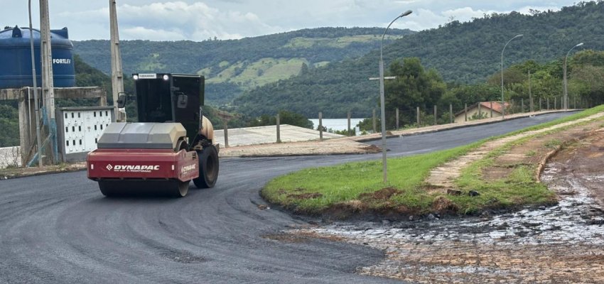 Prefeitura de Chapec&oacute; realiza pavimenta&ccedil;&atilde;o asf&aacute;ltica de &aacute;rea urbanizada do Goio-&Ecirc;n