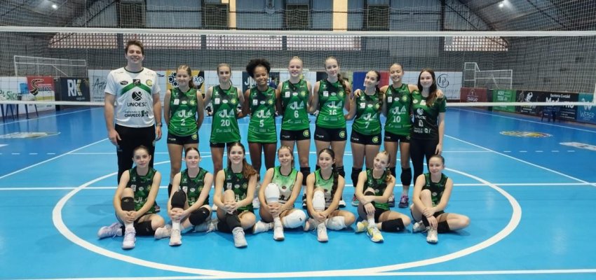 Voleibol feminino de Chapec&oacute; busca vaga na fase regional dos Joguinhos Abertos