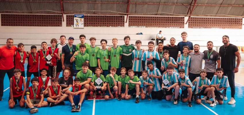 Logos&oacute;fico &eacute; campe&atilde;o do basquete 12 a 14 anos na fase municipal do JESC