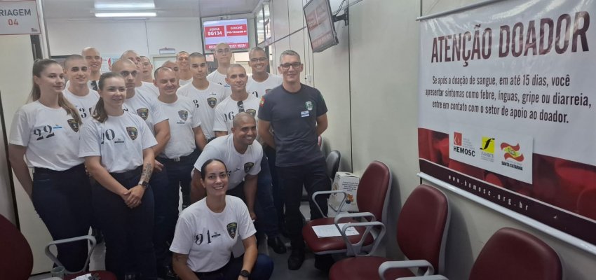 Alunos do Curso de Forma&ccedil;&atilde;o da Guarda Municipal doam sangue