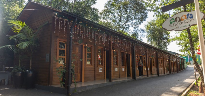 Artes&atilde;os celebram um ano da Vila em Chapec&oacute;