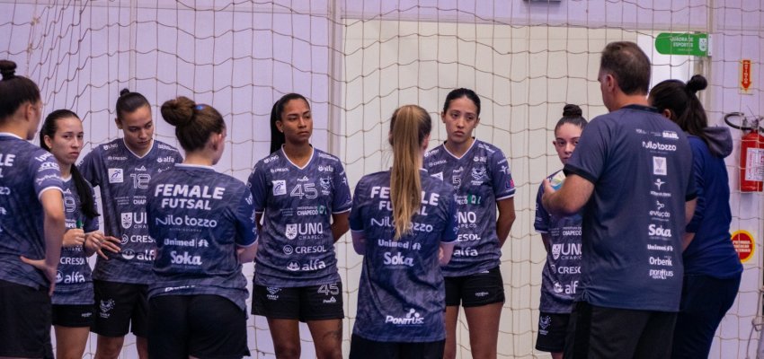 PMC/Female/UNO recebe o Stein Cascavel pela Liga Feminina de Futsal
