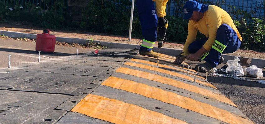 Prefeitura de Chapec&oacute; instala primeira lombada pr&eacute;-moldada