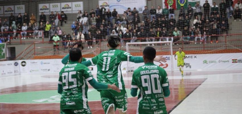 Chape Futsal goleia Blumenau e se isola na lideran&ccedil;a da S&eacute;rie Ouro
