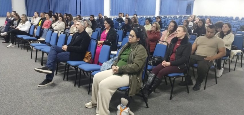 Capacita&ccedil;&atilde;o re&uacute;ne fam&iacute;lias no Centro de Eventos