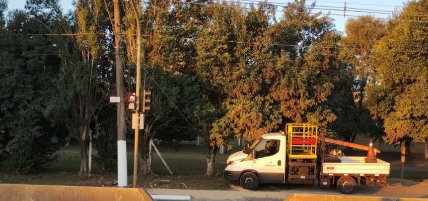 Prefeitura de Chapec&oacute; realoca botoeira na Avenida Leopoldo Sander