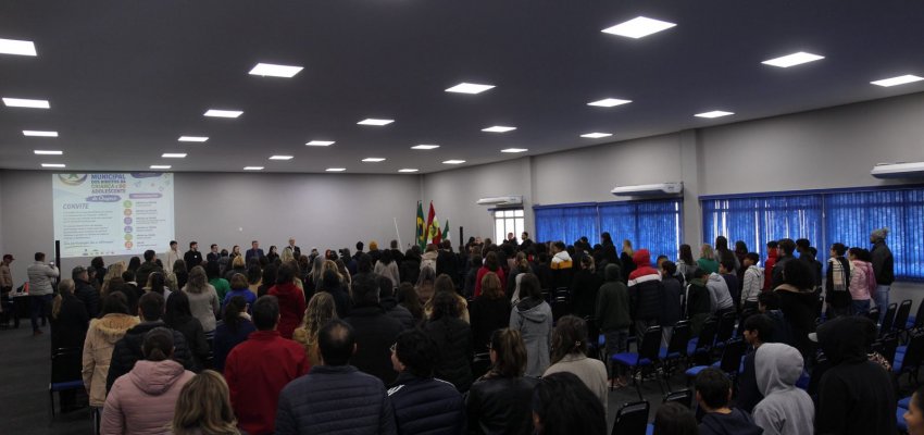 Confer&ecirc;ncia Municipal dos Direitos da Crian&ccedil;a e do Adolescente re&uacute;ne comunidade