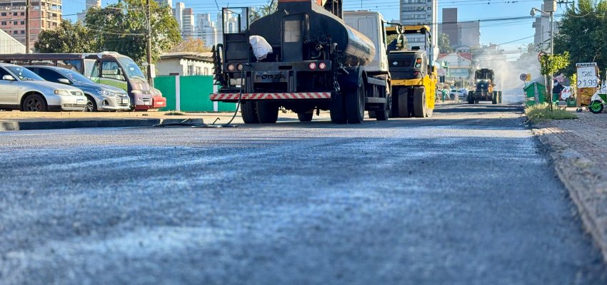 Prefeitura de Chapec&oacute; realiza revitaliza&ccedil;&atilde;o e pavimenta&ccedil;&atilde;o de ruas do bairro Santa Maria