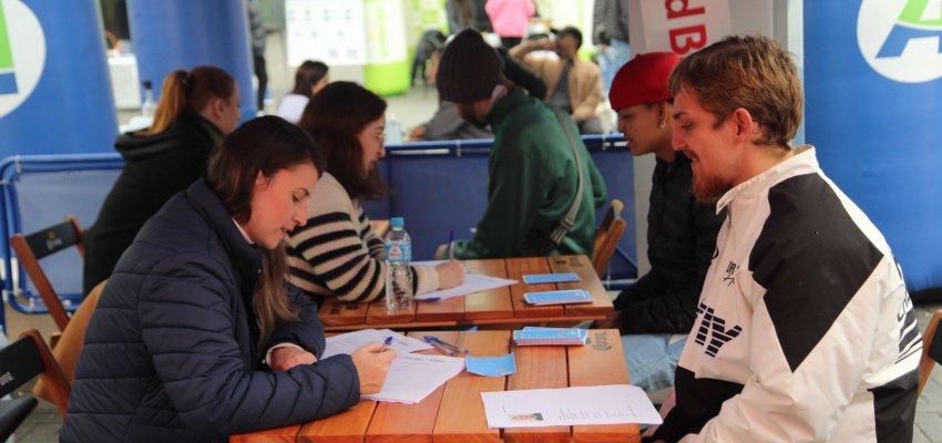 Empreende & Emprega reuniu na Pra&ccedil;a Coronel Bertaso servi&ccedil;os e oportunidades de trabalho