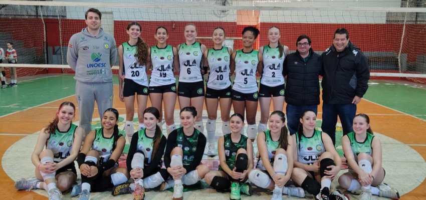 Voleibol feminino de Chapec&oacute; &eacute; campe&atilde;o e avan&ccedil;a para a etapa Regional da Olesc