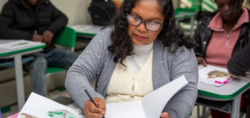Estudantes da EJA transformam trajet&oacute;rias de vida em livros