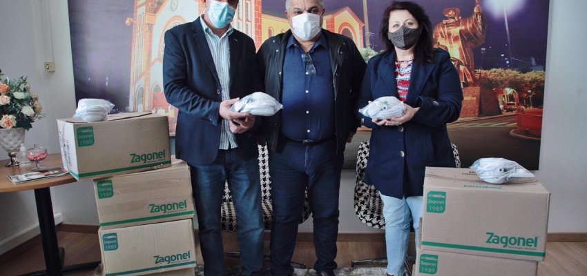 Empresa doa 110 chuveiros para a Assistência Social